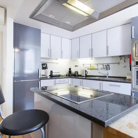 아파트 Amazing Penthouse Bairro Alto Duplex 리스본